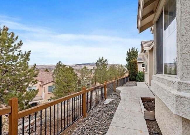 Building Photo - 6060 Cielo Cir