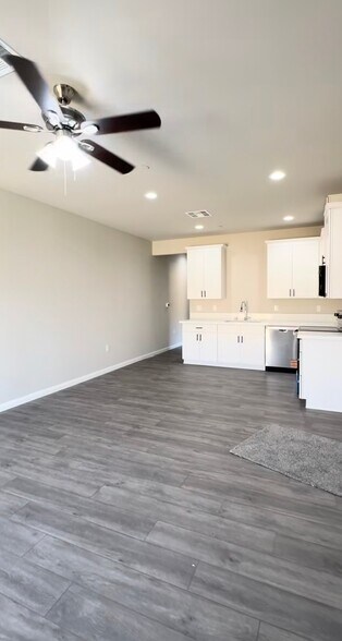 Building Photo - 5016 Connecticut Way