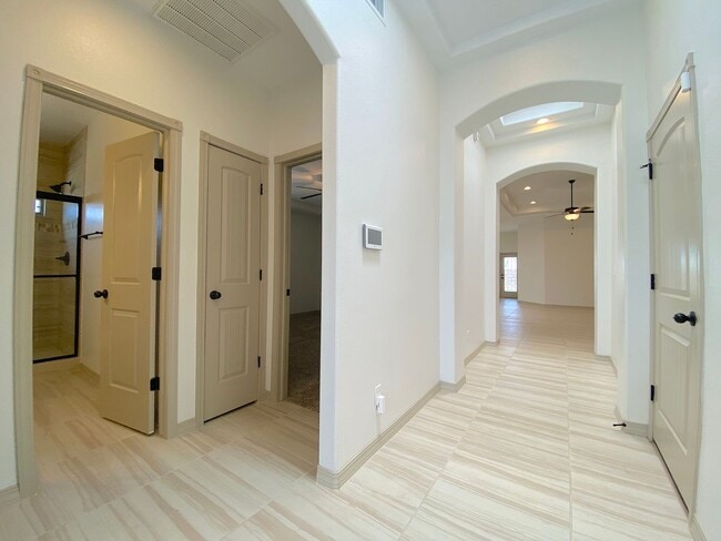 Building Photo - East El Paso 4bed/3bath Refrig A/C