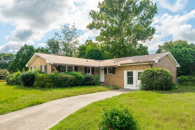 Primary Photo - Spacious Single Family Home with Fenced Yard