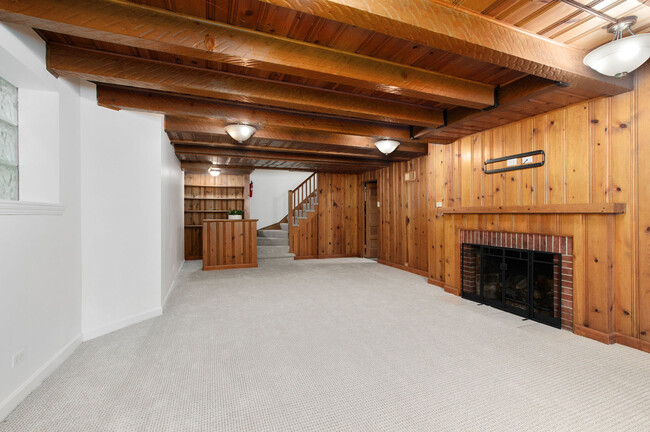 Building Photo - 9445 Avers Ave