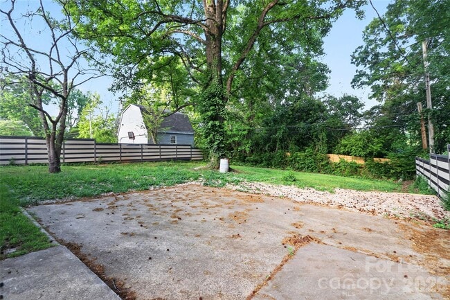 Building Photo - 1814 Eastway Dr