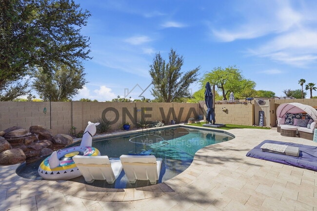 Building Photo - 1307 E Century Ave