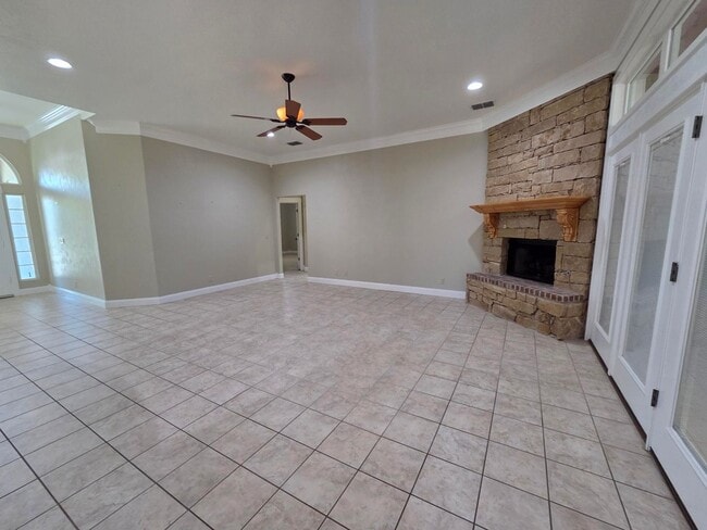 Building Photo - 2150 Hedgestone
