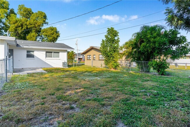 Building Photo - 4839 Tudor Dr