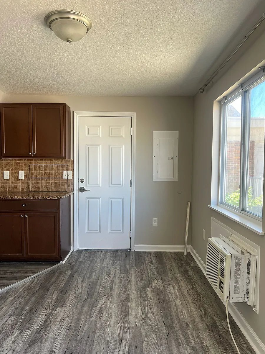 Building Photo - 706 Mitchell Dr