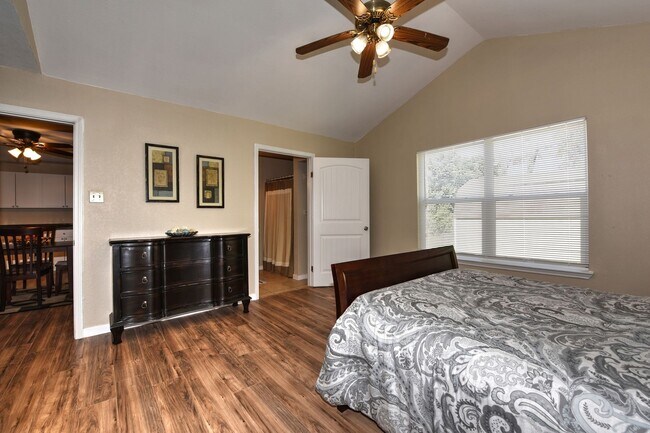 Building Photo - ONE STORY HOME  |  3 BEDS & 2 BATHS  |  LARGE SHED