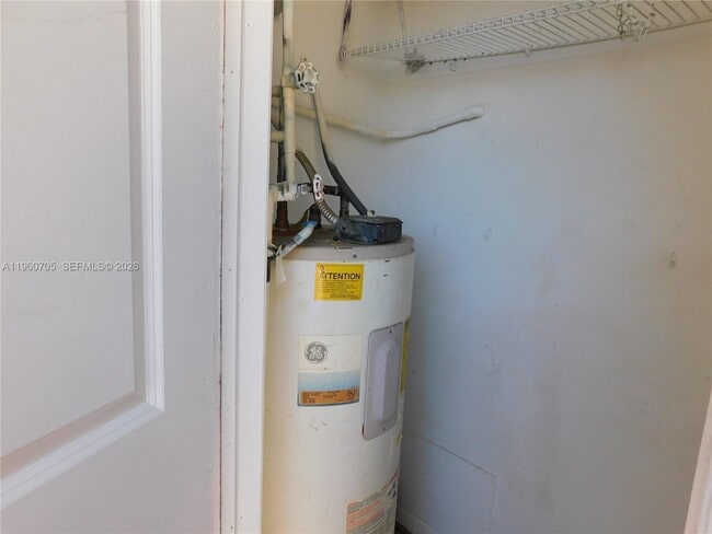 Building Photo - 14211 Kendale Lakes Cir