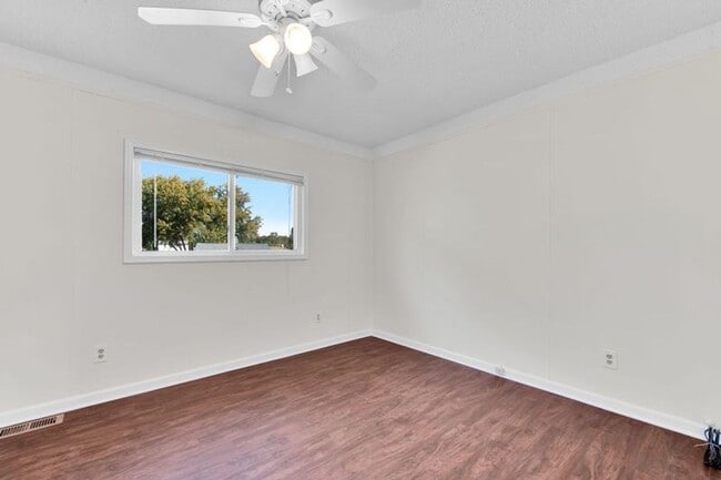 Building Photo - 22100 Revere St