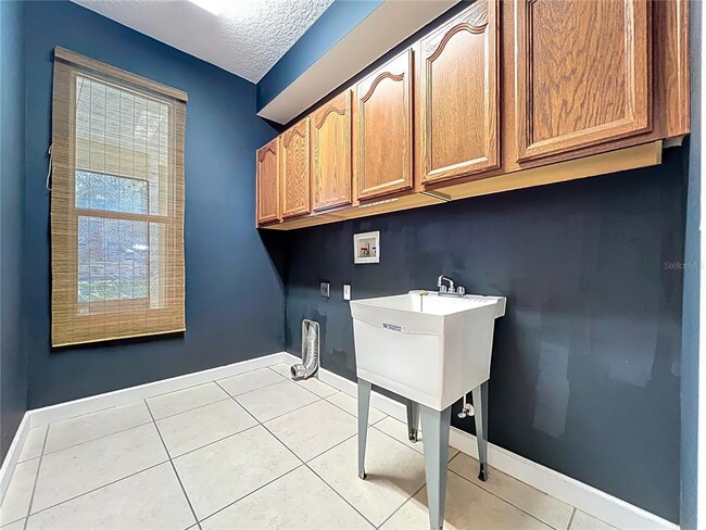 Building Photo - 2830 Cardassi Dr