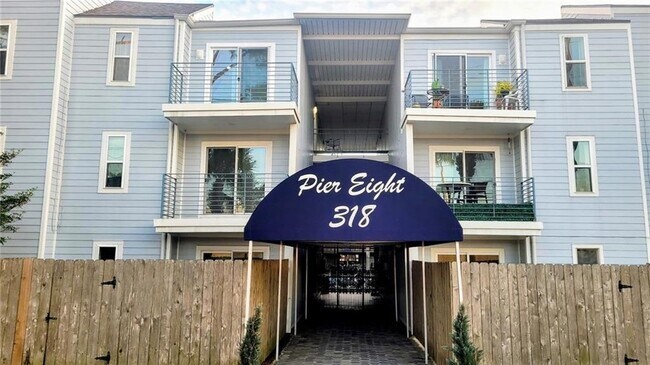 Primary Photo - 318 Lake Marina Ave