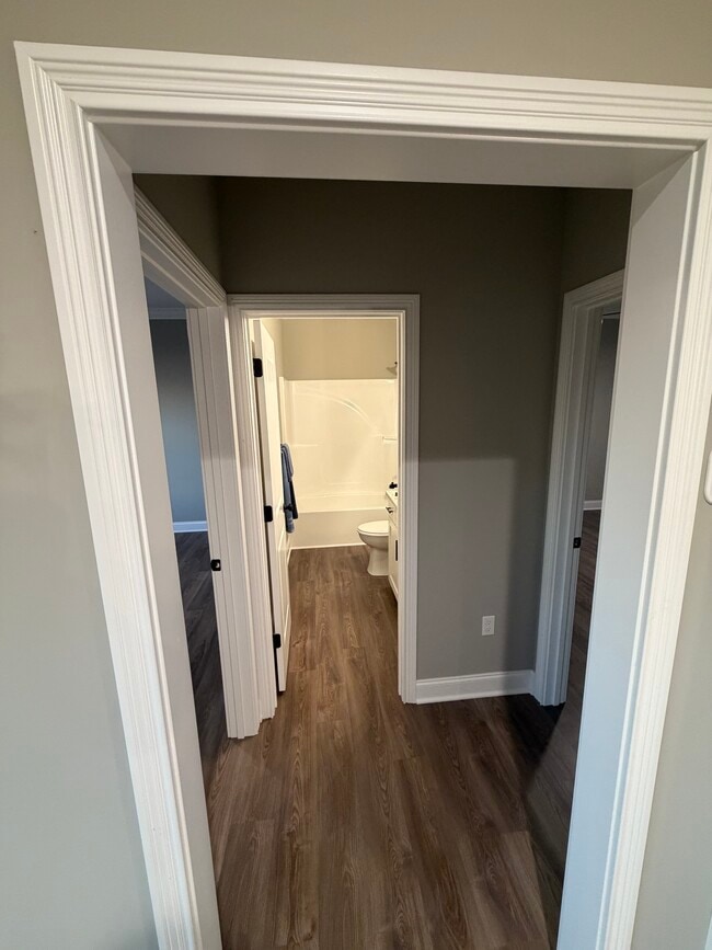 Building Photo - 955 Oakwood Estates Dr