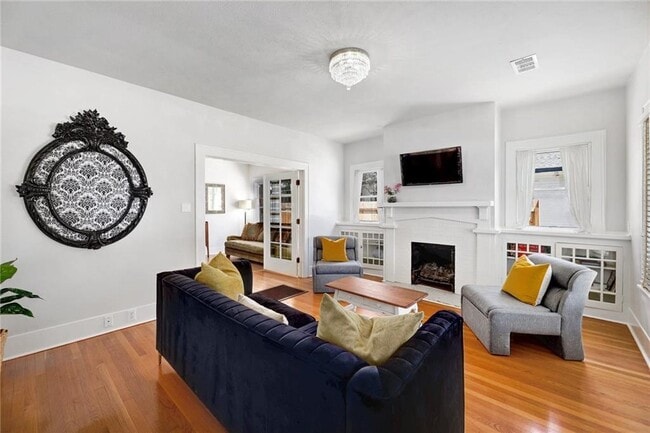 Building Photo - 1604 S Main St