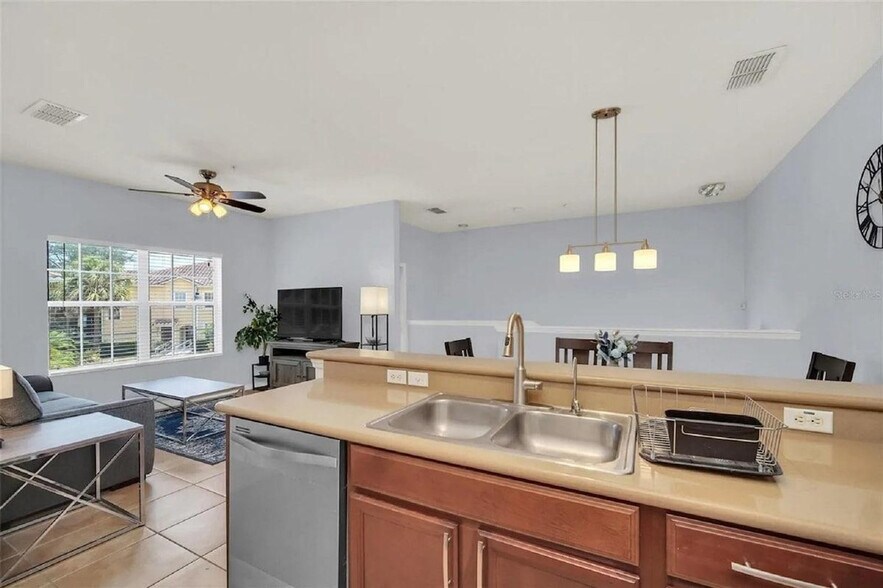 Building Photo - 2721 Oakwater Dr