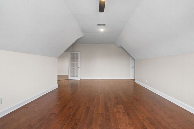 Building Photo - Pet Friendly Four Bedroom off Exit 8!