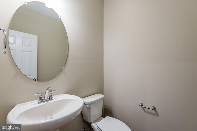 Building Photo - 1714 Shady Ln