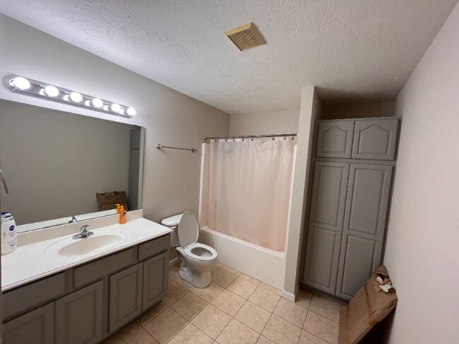 Building Photo - 133 N Ridge Dr