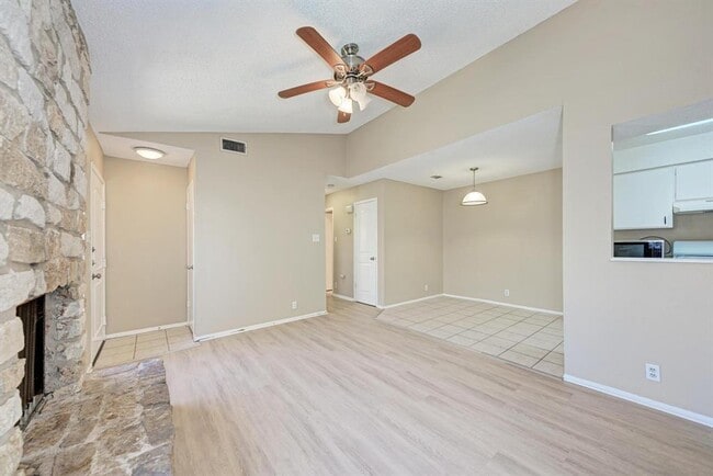 Building Photo - 12408 Deer Falls Dr