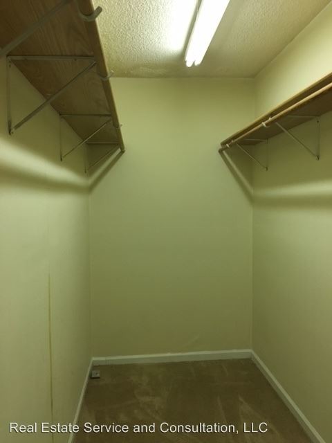 Building Photo - 1000 Lori Ln