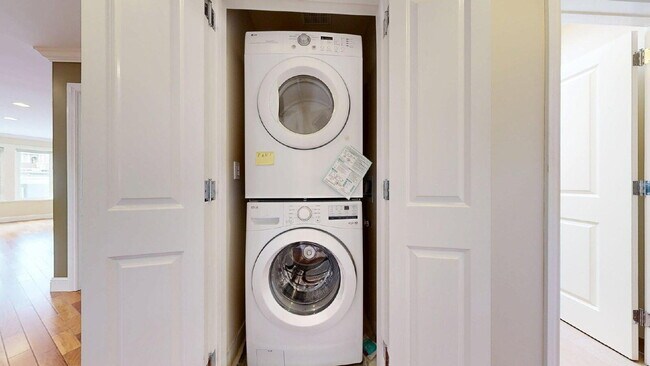 Building Photo - Spacious 2BD/2BA Glen Park Flat | Garage P...