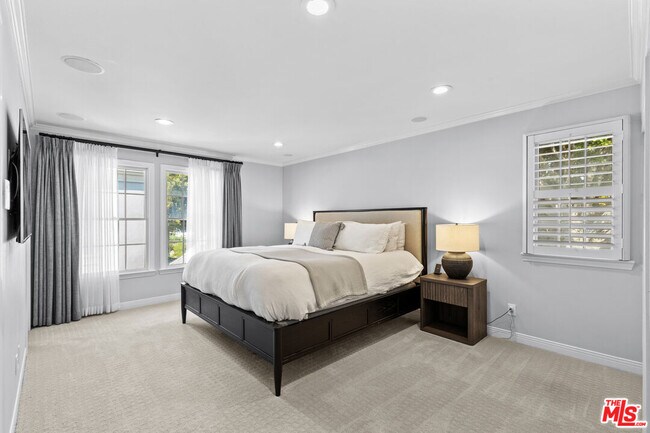 Building Photo - 1144 Yale St