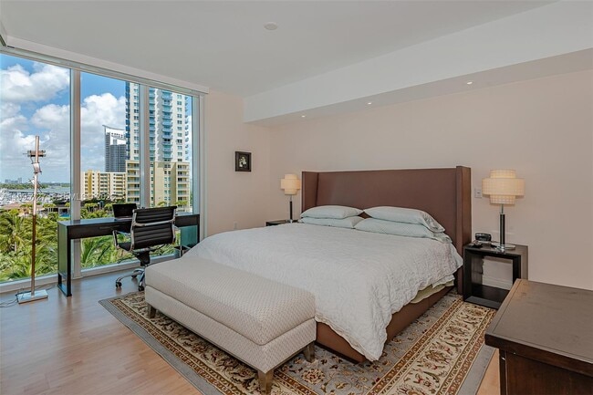 Building Photo - 1000 South Pointe Dr