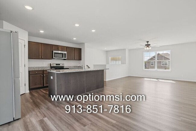 Building Photo - Beautiful 3-Bedroom Home with Modern Finishes & Fantastic Amenities!