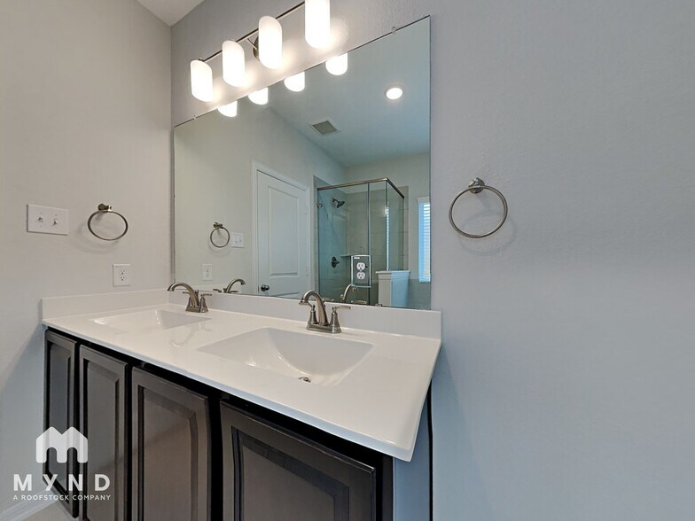 Building Photo - 13217 Villa Sola Dr