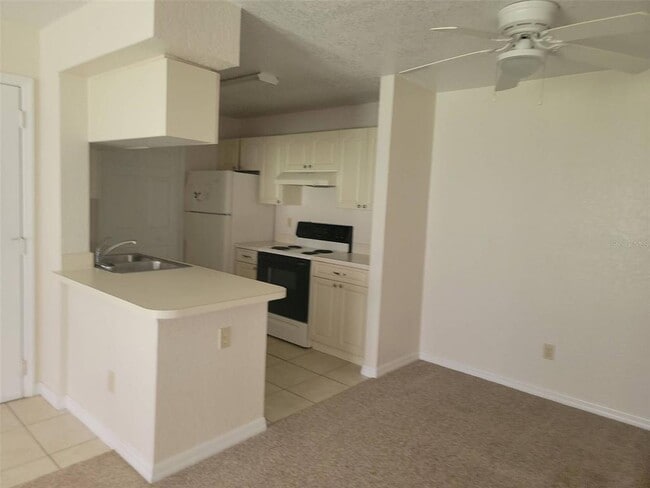 Building Photo - 2550 N Alafaya Trail