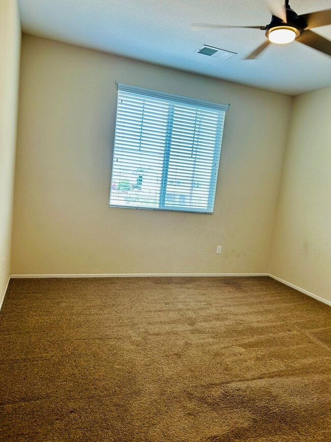 Building Photo - Beautiful TownHouse available in Brawley