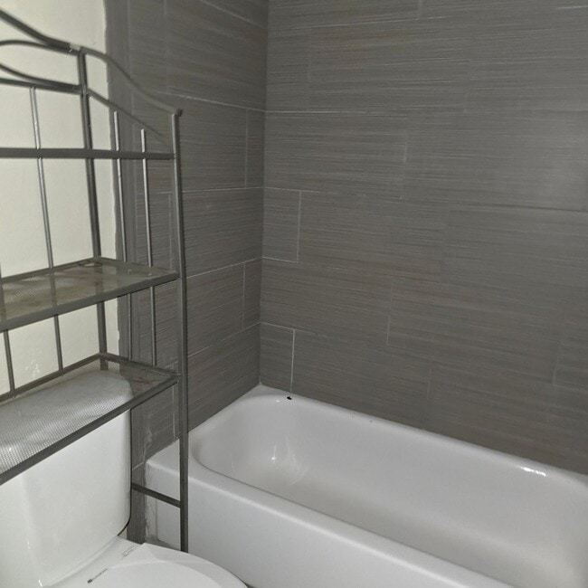 Building Photo - 922 N Lake Destiny Rd