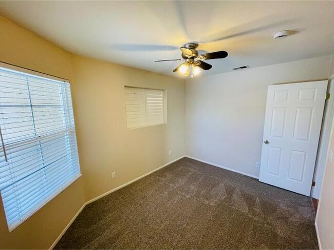 Building Photo - 27970 Sunlight Ct
