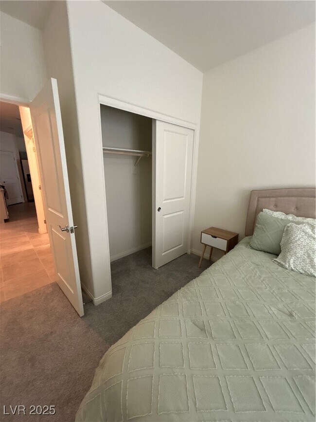 Building Photo - 213 Late Harvest Ave