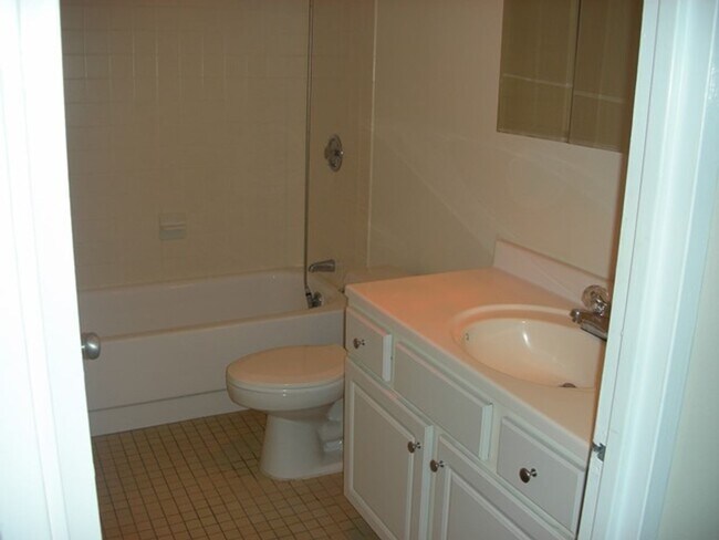 Building Photo - Pond View! Near Longwood Medical Area, Green line-D Brookline Village!