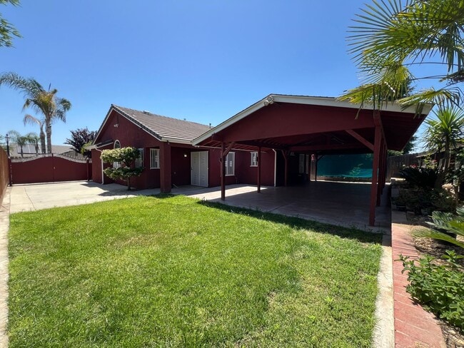 Building Photo - FOR RENT:  3 bedroom and 2 bathroom home i...