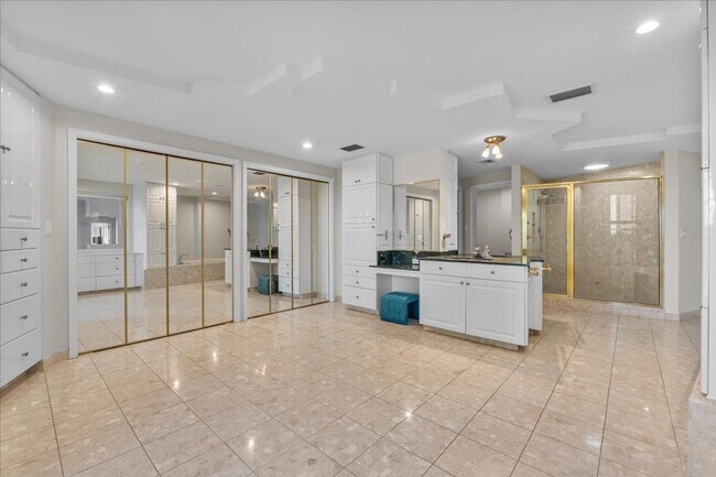 Building Photo - 3824 Gaines Dr