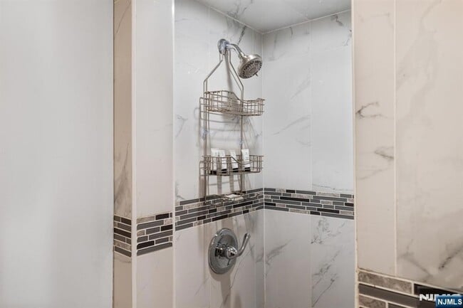Building Photo - 401-403 Essex Street Unit A