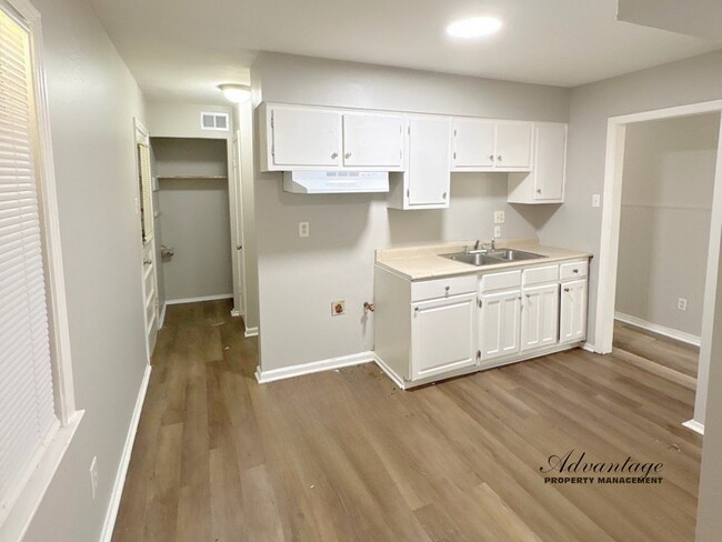 Building Photo - 3329 Harvester Ln