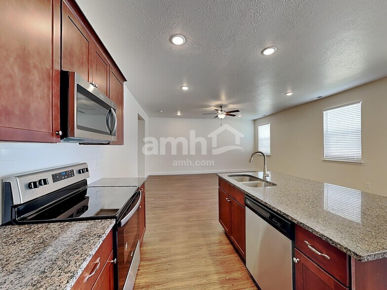 Building Photo - 2349 Frontier St