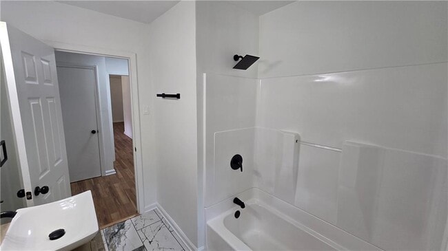 Building Photo - 2084 Snow Rd SW