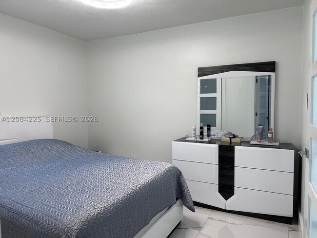 Building Photo - 1148 Grandview Cir