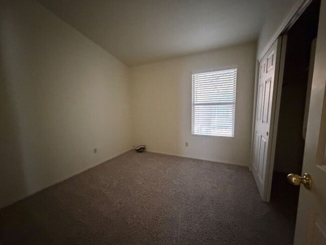 Building Photo - 15435 S 44th Way