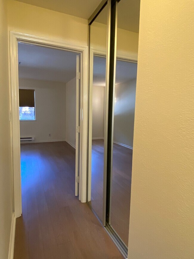 Building Photo - Spacious 1-Bedroom Condo in Prime Sunnyvale Location