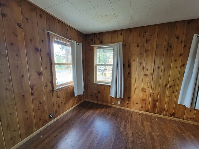 Building Photo - 1701 Old Mammoth Rd