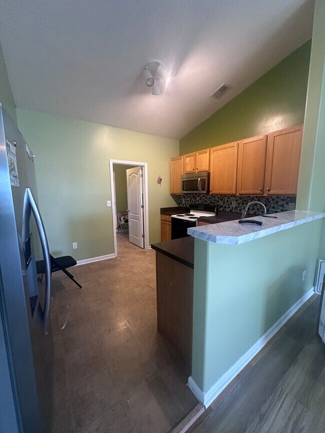 Building Photo - Bannon Crossings 3-bed, 2-bath Ranch