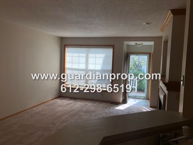 Building Photo - Shoreview Townhouse Available October 1, Open Floor Plan, Jacuzzi Tub, Fireplace, Attached Garage