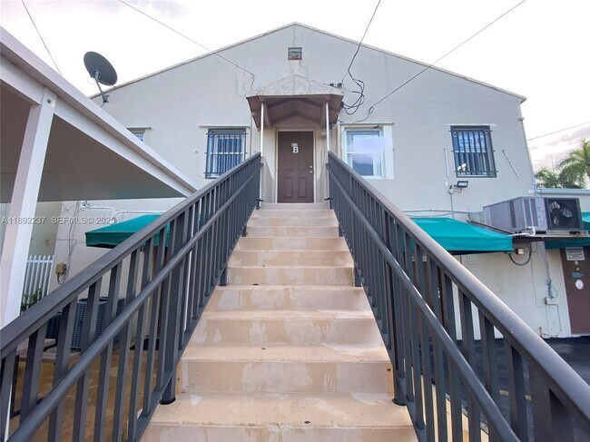 Building Photo - 313 N Krome Ave