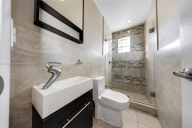 Building Photo - 490 W 33rd Pl