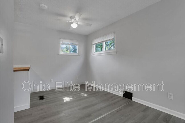 Building Photo - 900 Racine Ave