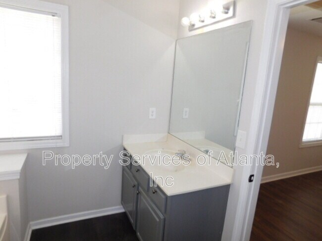 Building Photo - 6672 Grand Hickory Dr